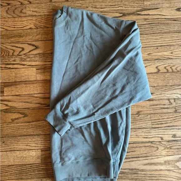 Brandy Melville Green Crewneck Sweatshirt - Picture 2 of 6